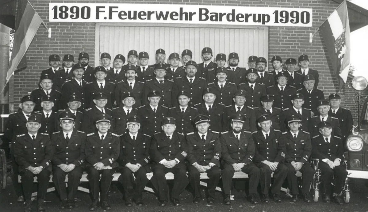 Gruppenbild der Freiwilligen Feuerwehr Barderup 1990