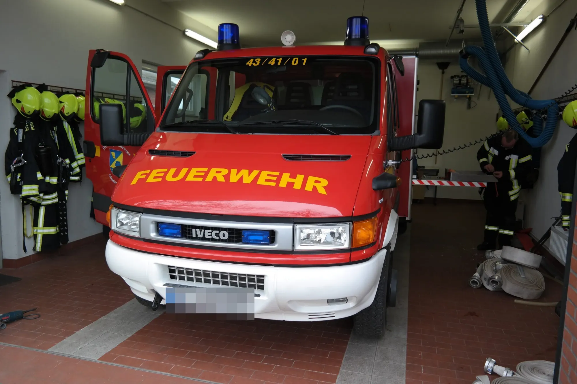 Unser Löschfahrzeug in der Fahrzeughalle des Gerätehauses