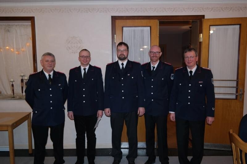 V. l. n. r.: Andreas Bruns, Ulf Quickert, Thorsten Schmidt, Dirk Stegelmann und Wehrführer Karl Neuwerk